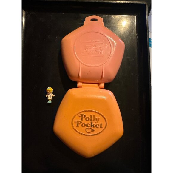 Polly Pocket nursery 1 figure Compact Doll - Bluebird 1993 Dollhouse Playset - Picture 5 of 5